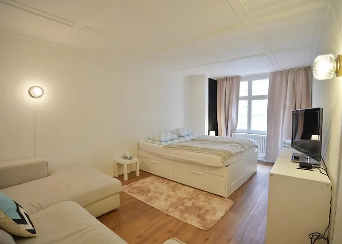 Cozy City Center, 4 Bedroom- 120Sq, 5Min Walk To Main Station