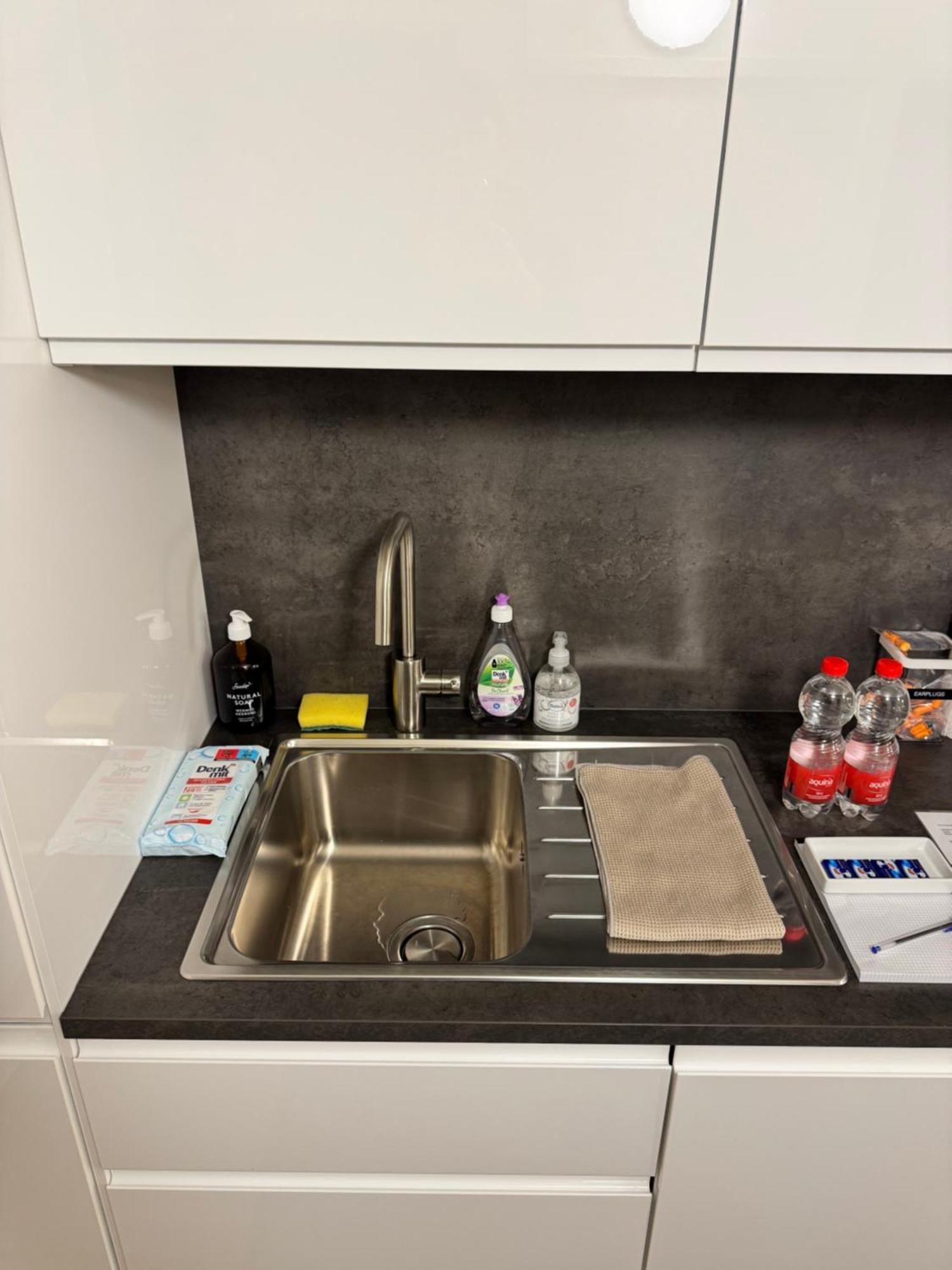 Cozy Center, 4 Bedroom- 120sq, 5min Walk To Main Station Apartamento