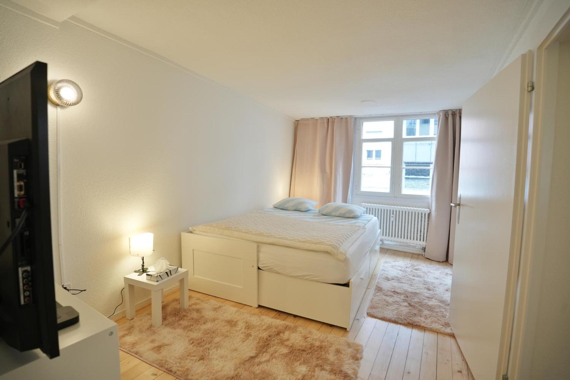 Cozy Center, 4 Bedroom- 120sq, 5min Walk To Main Station Apartamento *