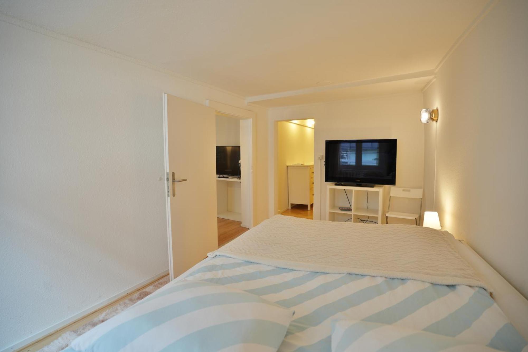 Cozy Center, 4 Bedroom- 120sq, 5min Walk To Main Station * Basileia