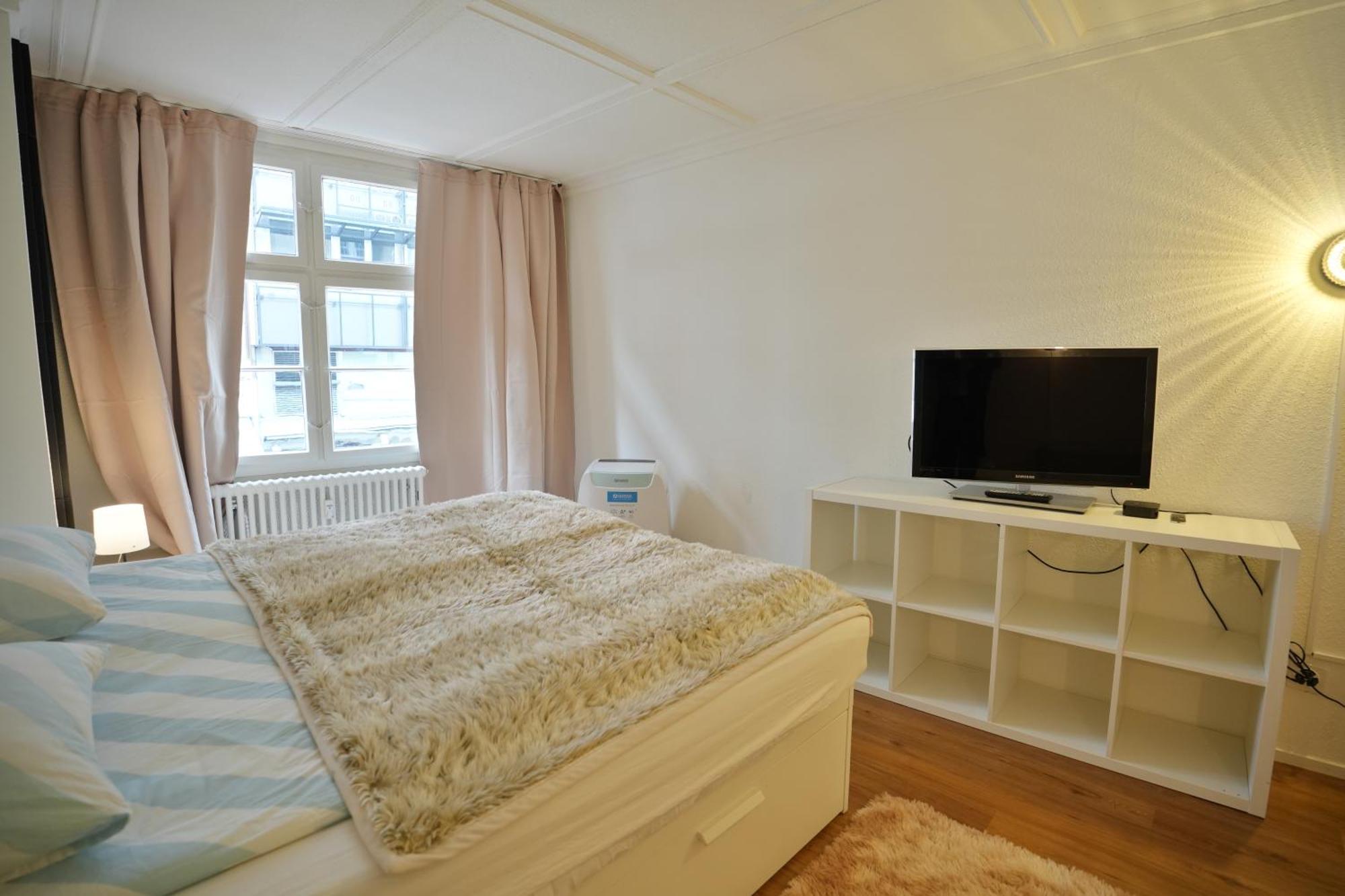 Cozy Center, 4 Bedroom- 120sq, 5min Walk To Main Station Apartamento *