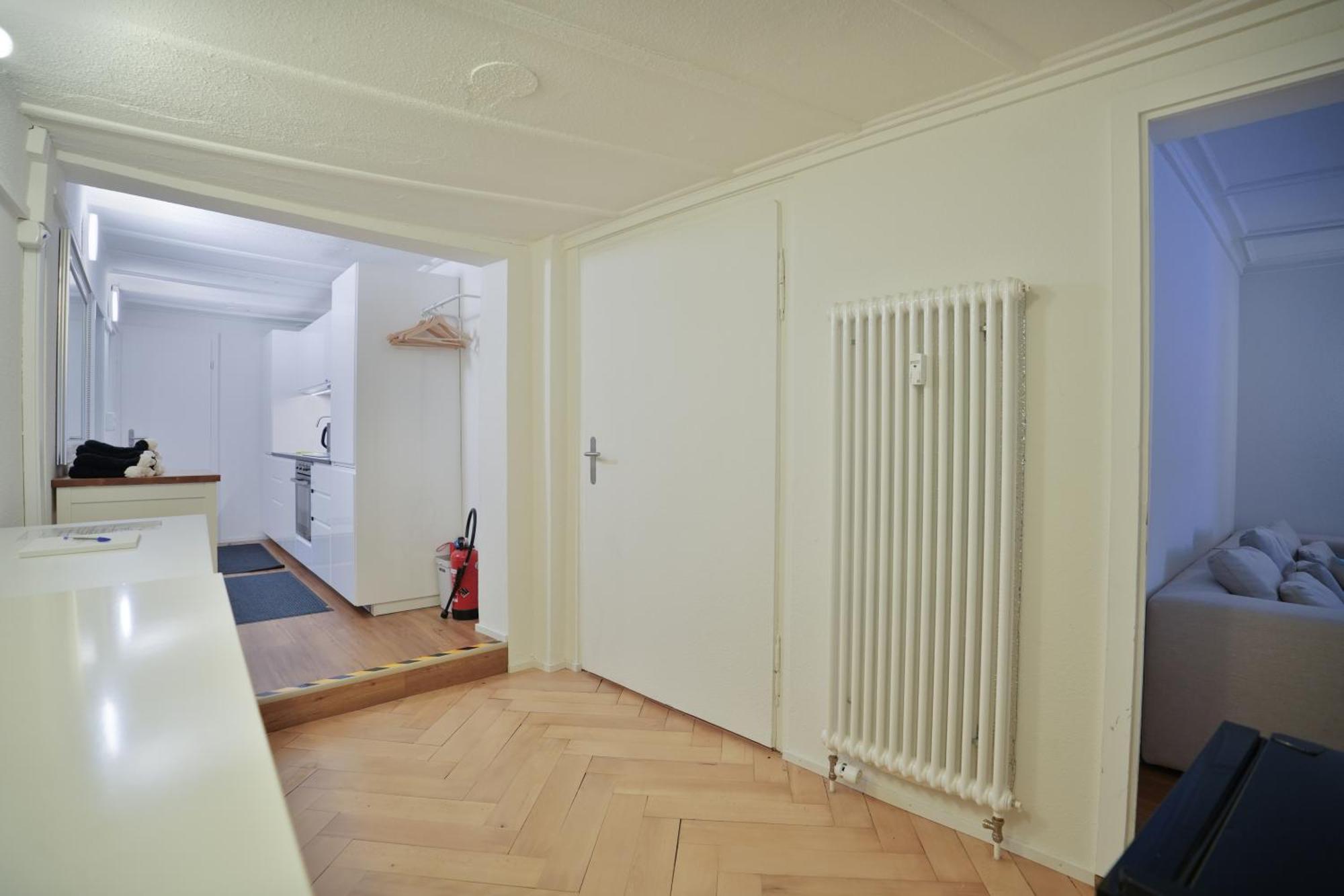 Cozy Center, 4 Bedroom- 120sq, 5min Walk To Main Station Apartamento Basileia