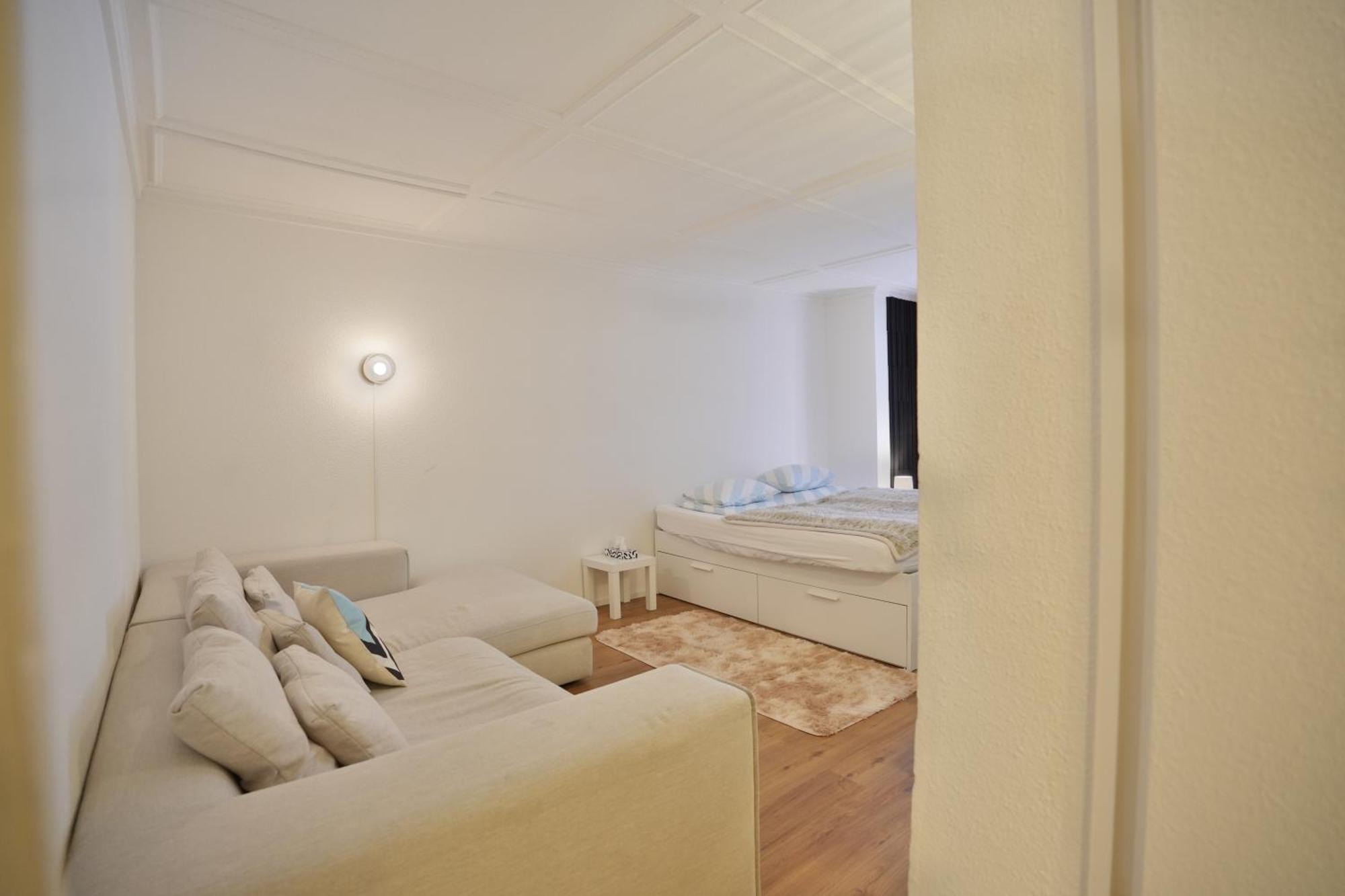 Apartamento Cozy Center, 4 Bedroom- 120sq, 5min Walk To Main Station Basileia