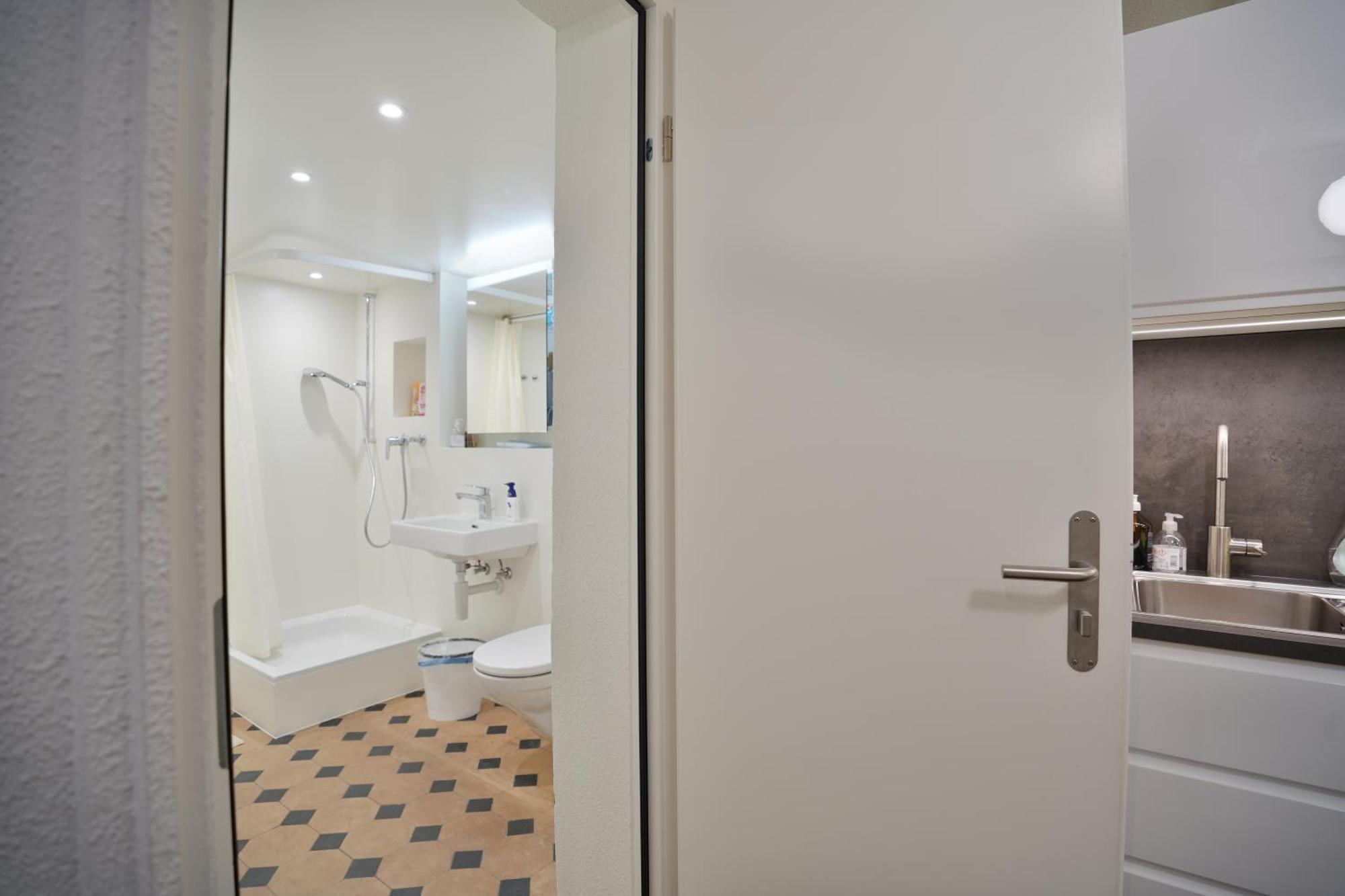 Cozy Center, 4 Bedroom- 120sq, 5min Walk To Main Station Apartamento
