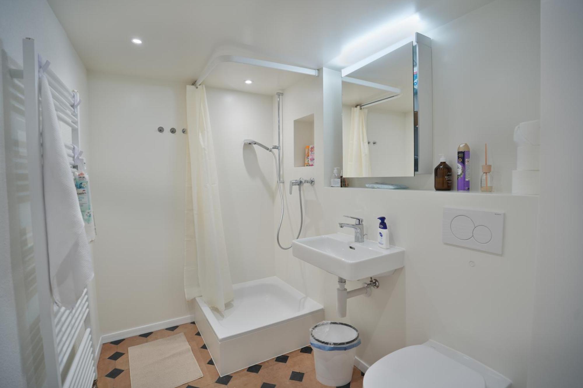 Cozy Center, 4 Bedroom- 120sq, 5min Walk To Main Station Apartamento Basileia